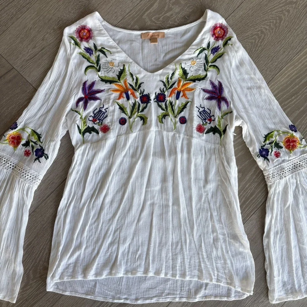 Kyra Anthropologie Womens White Embroidered Flower Bell Sleeve Top Size L - Picture 5 of 16